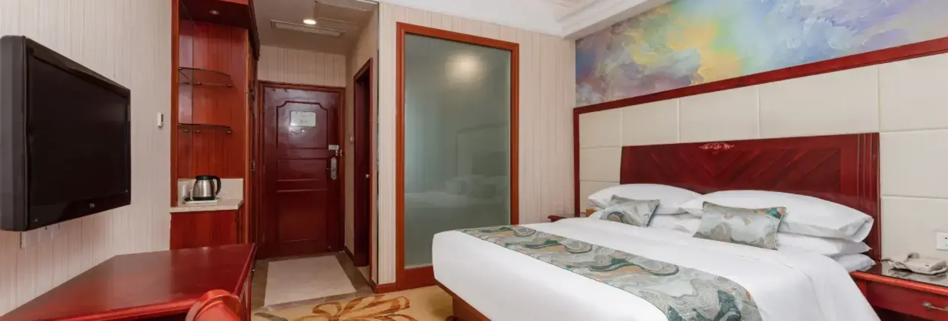Deluxe Queen Room