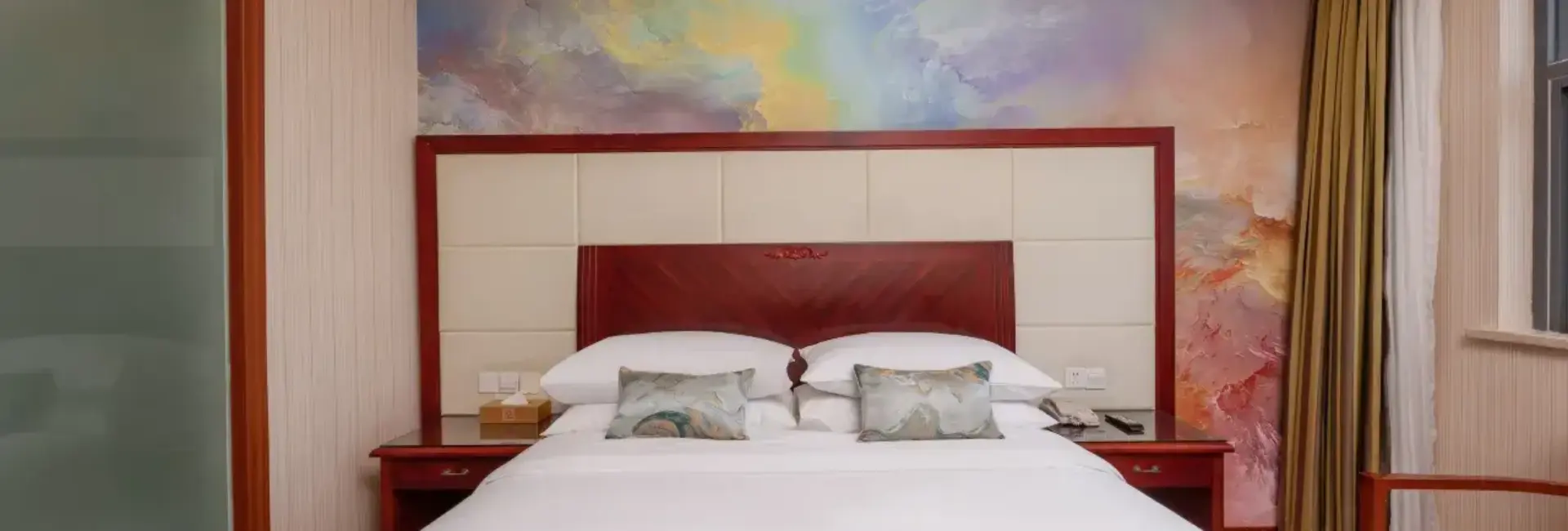 Deluxe Queen Room