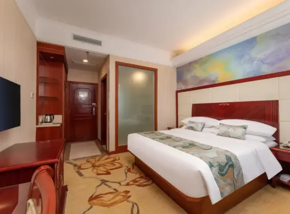 Deluxe Queen Room