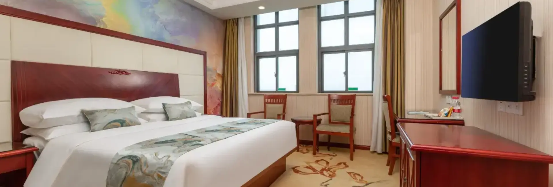 Deluxe Queen Room