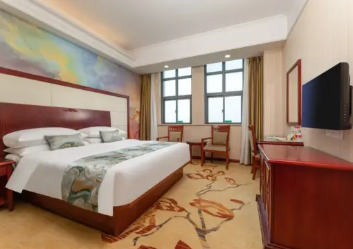 Deluxe Queen Room