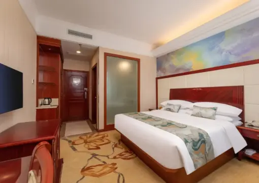 Queen Room With View