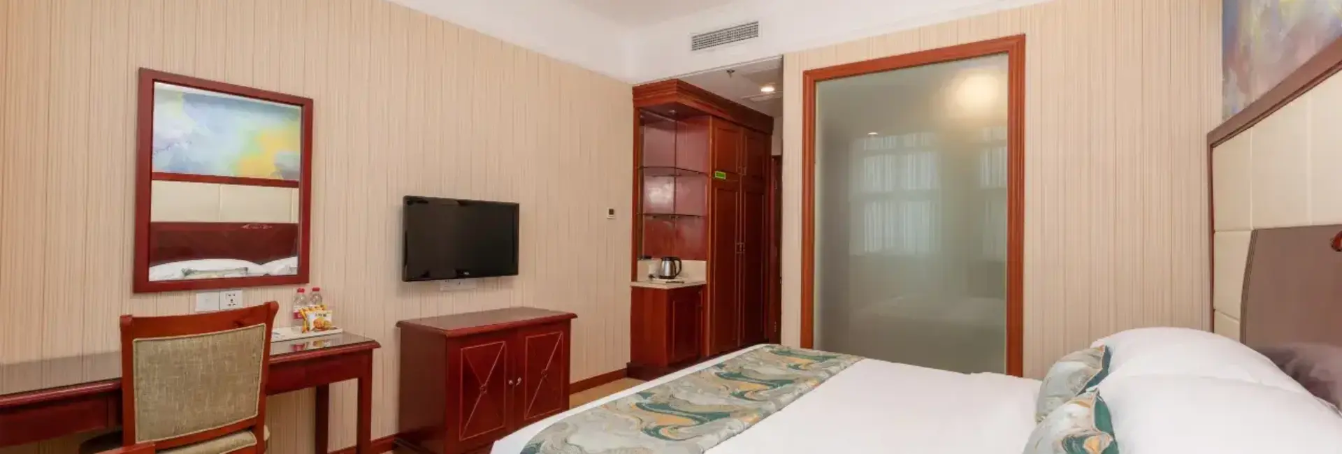 Queen Room With View