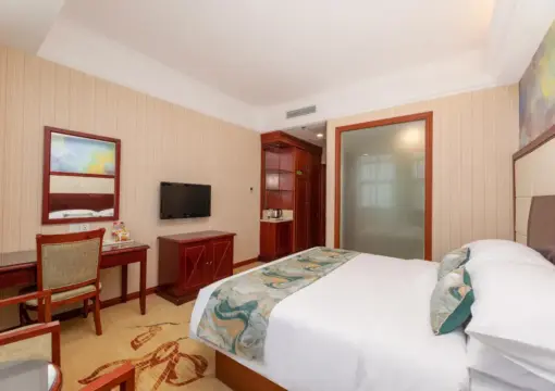 Queen Room With View