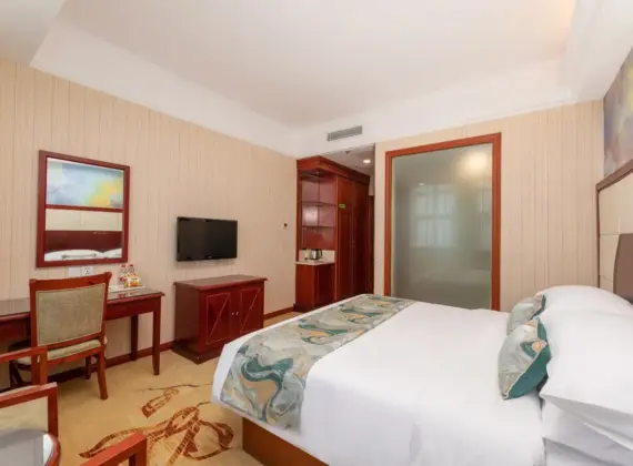 Queen Room With View