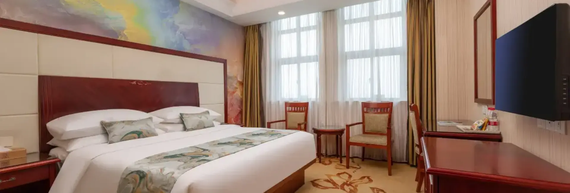 Queen Room With View