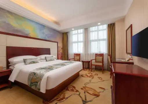 Queen Room With View