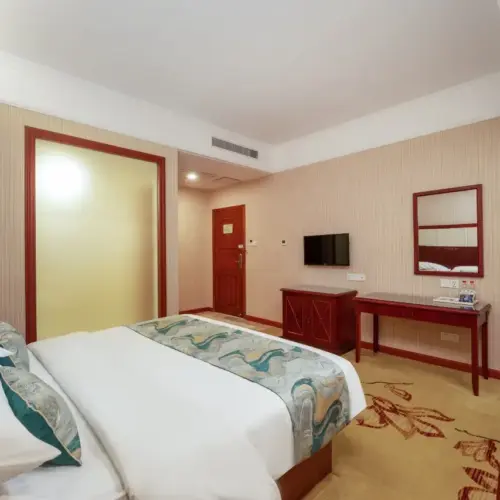 Standard Queen Room